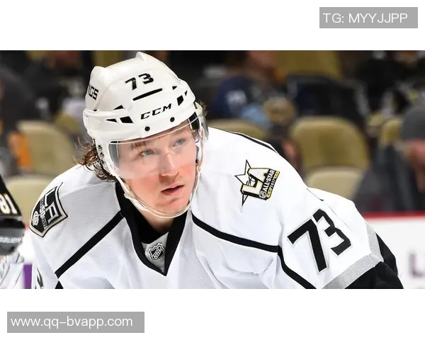 小卡在返回洛杉矶前赴加拿大斯卡伯勒参与篮球活动引发关注